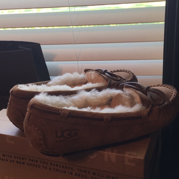UGG slippers - Picture 2 of 6